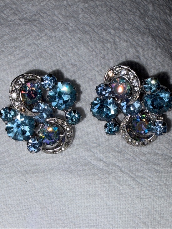 KRAMER Jewelry - RARE KRAMER New York Ice Blue & Aurora Borealis 50’s Vintage Clip Earrings